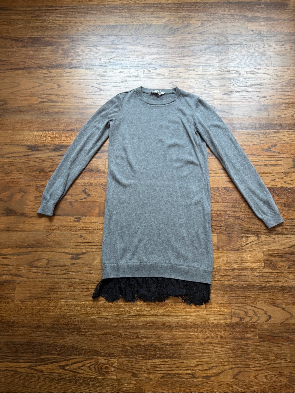 BCBGMAXAZRIA gray sweater dress with black lace trim at the hem, size XXS